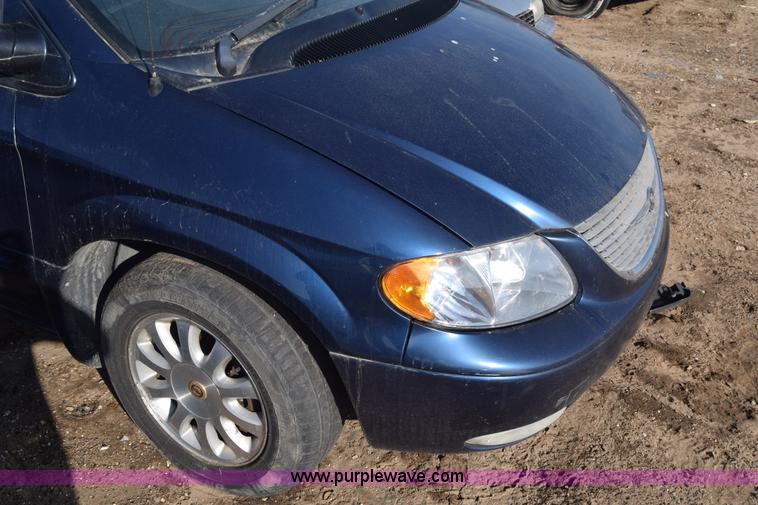 image for item BO9587 2002 Chrysler Town & Country LXi van