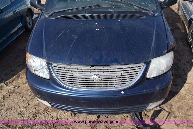 image for item BO9587 2002 Chrysler Town & Country LXi van