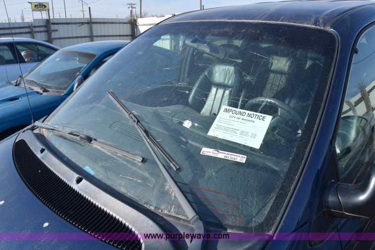 image for item BO9587 2002 Chrysler Town & Country LXi van