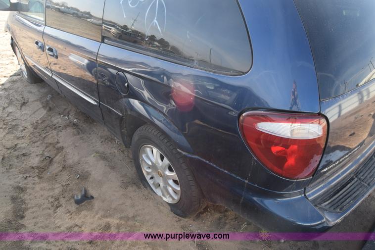 image for item BO9587 2002 Chrysler Town & Country LXi van