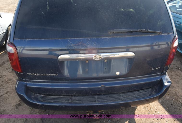 image for item BO9587 2002 Chrysler Town & Country LXi van