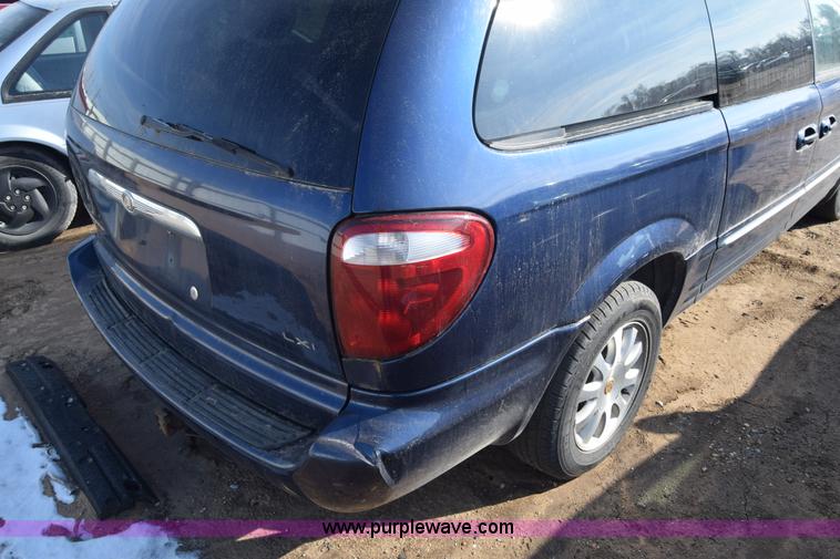 image for item BO9587 2002 Chrysler Town & Country LXi van