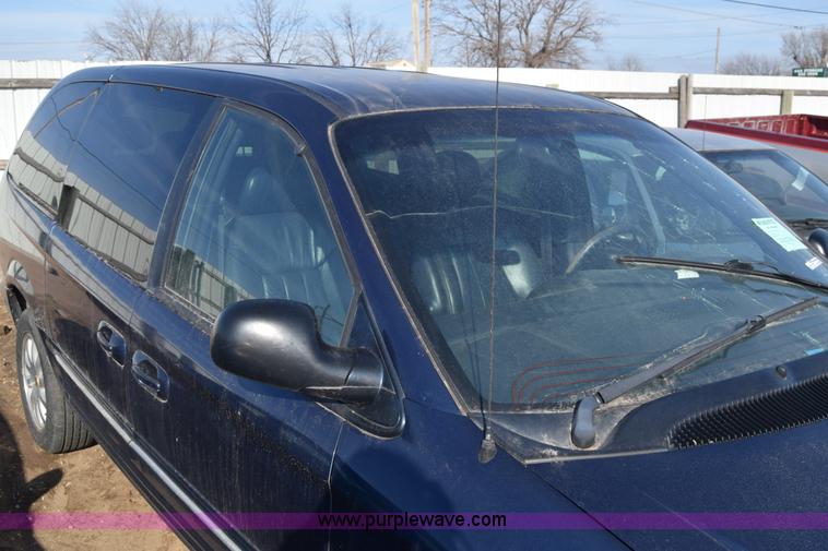 image for item BO9587 2002 Chrysler Town & Country LXi van
