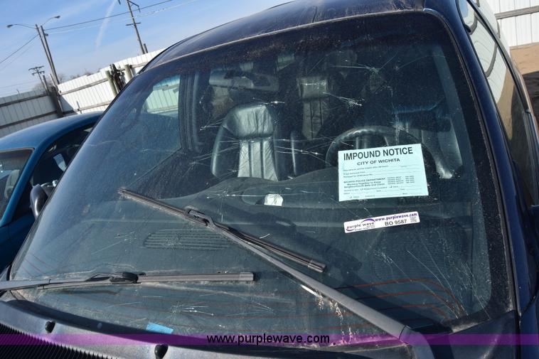 image for item BO9587 2002 Chrysler Town & Country LXi van