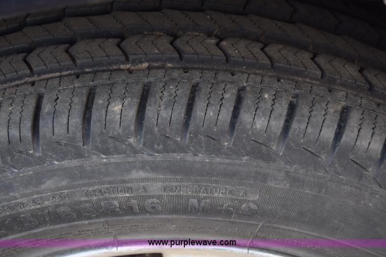 image for item BO9587 2002 Chrysler Town & Country LXi van