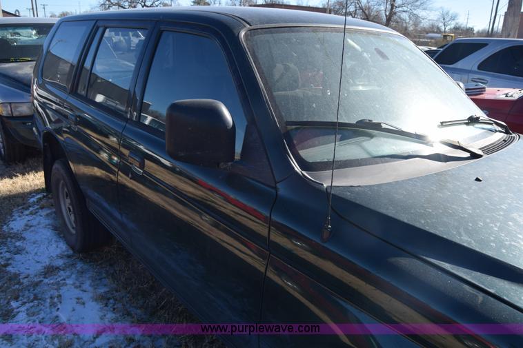 image for item BO9588 2000 Mitsubishi Montero Sport ES SUV