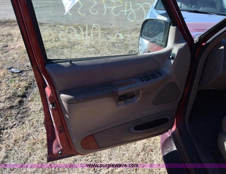 image for item BO9589 1998 Mercury Mountaineer SUV