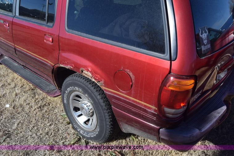 image for item BO9589 1998 Mercury Mountaineer SUV