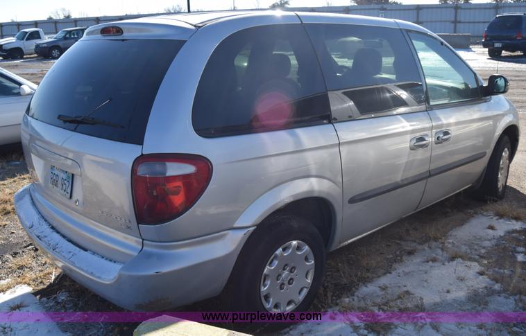 image for item BO9600 2002 Chrysler Voyager LX van