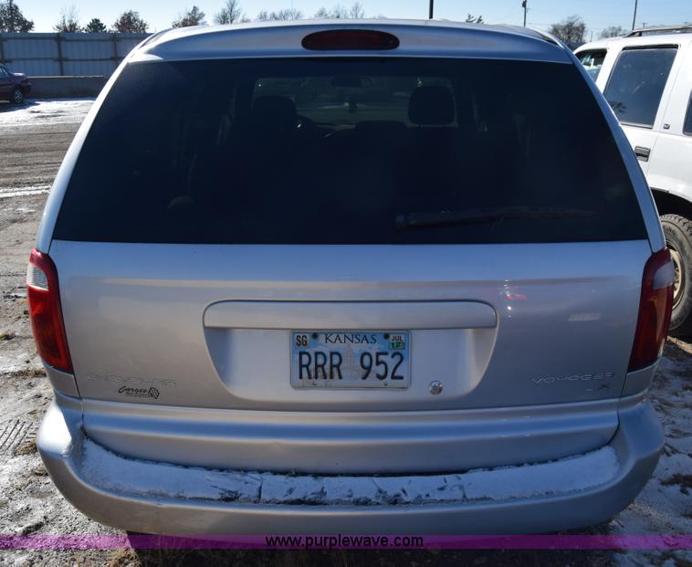 image for item BO9600 2002 Chrysler Voyager LX van