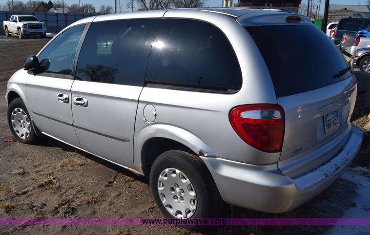 image for item BO9600 2002 Chrysler Voyager LX van