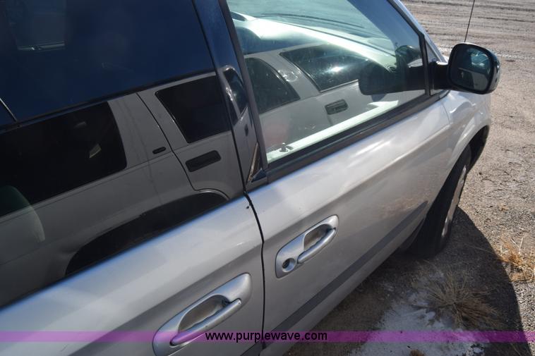 image for item BO9600 2002 Chrysler Voyager LX van