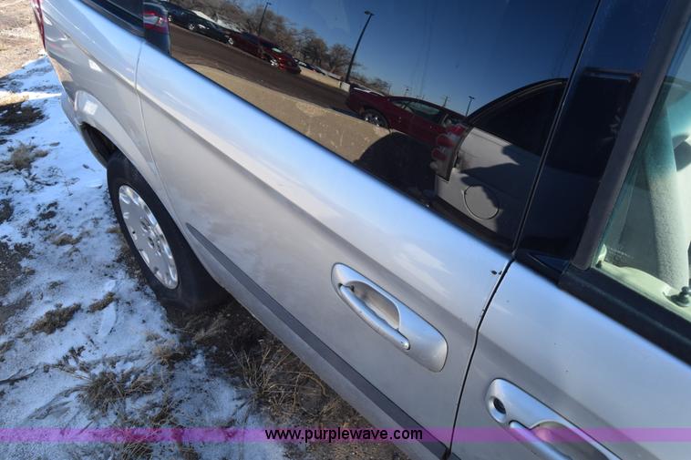 image for item BO9600 2002 Chrysler Voyager LX van
