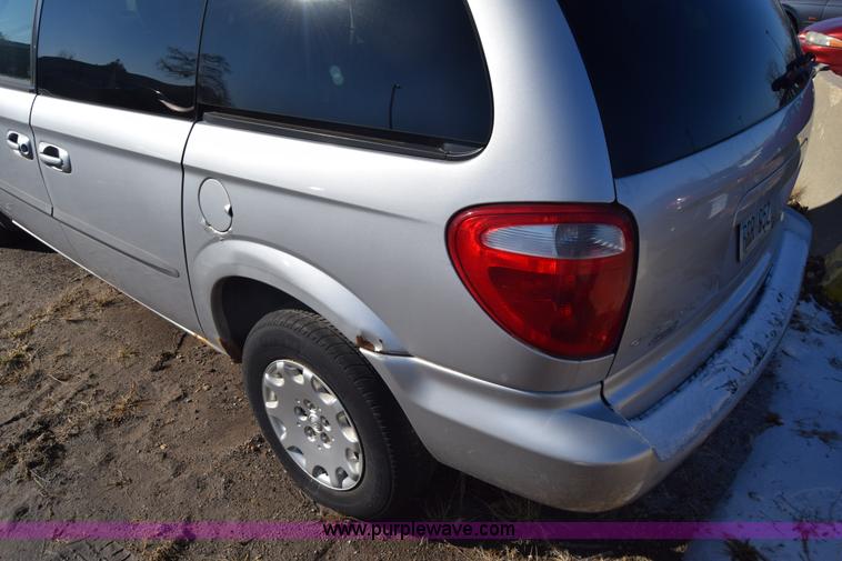 image for item BO9600 2002 Chrysler Voyager LX van