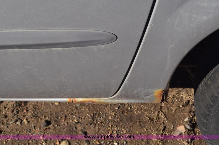 image for item BO9600 2002 Chrysler Voyager LX van