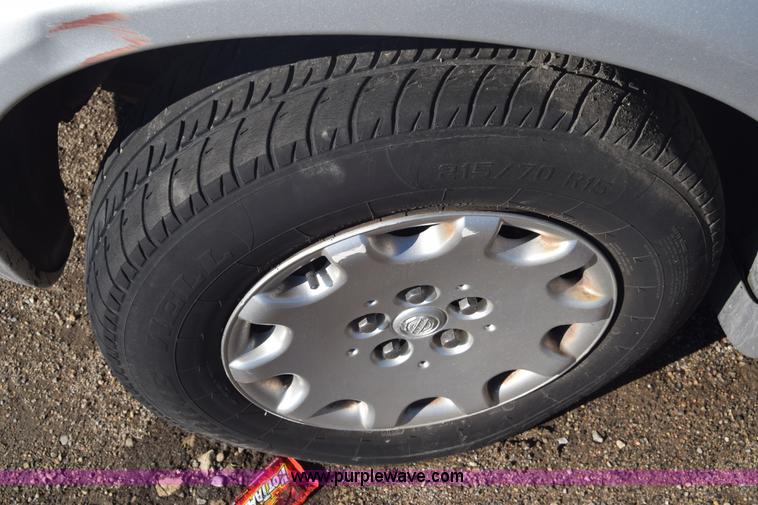 image for item BO9600 2002 Chrysler Voyager LX van