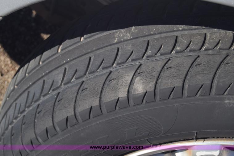 image for item BO9600 2002 Chrysler Voyager LX van