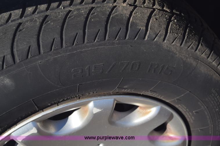 image for item BO9600 2002 Chrysler Voyager LX van