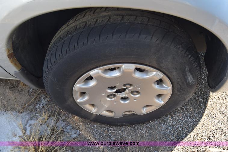 image for item BO9600 2002 Chrysler Voyager LX van