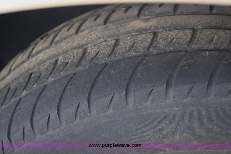 image for item BO9600 2002 Chrysler Voyager LX van