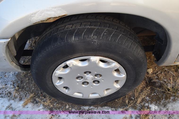 image for item BO9600 2002 Chrysler Voyager LX van