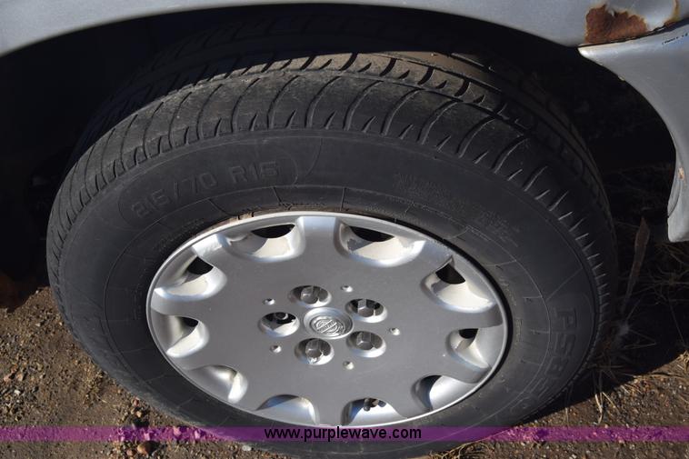 image for item BO9600 2002 Chrysler Voyager LX van