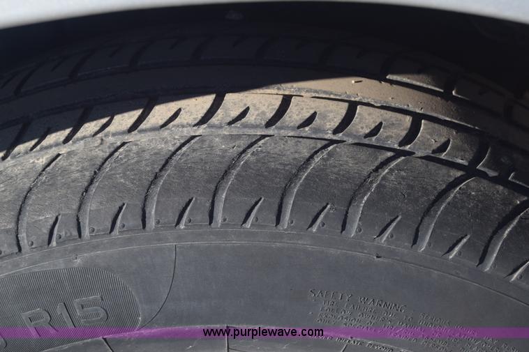 image for item BO9600 2002 Chrysler Voyager LX van