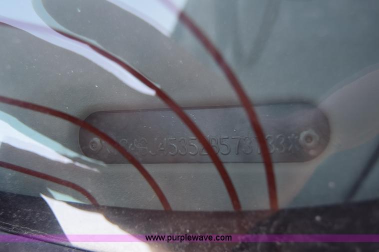 image for item BO9600 2002 Chrysler Voyager LX van