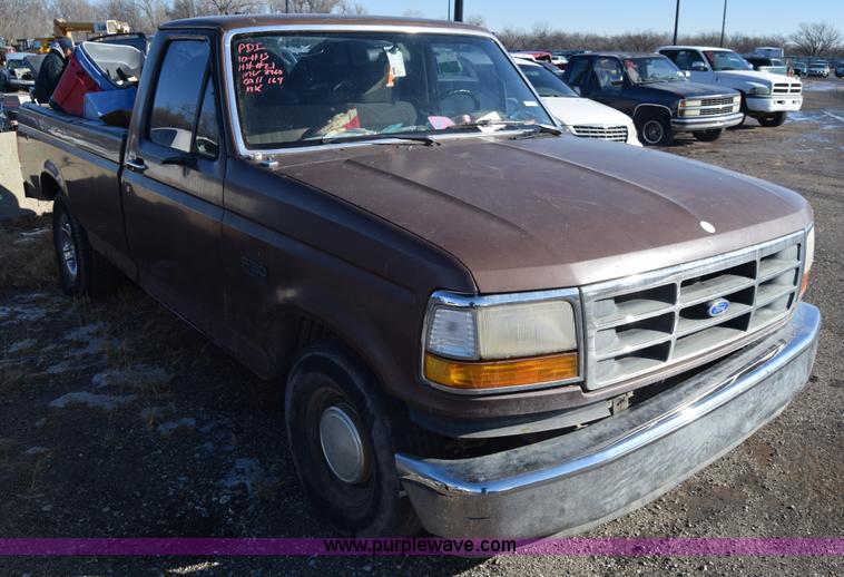 image for item BO9604 1992 Ford F150 pickup truck