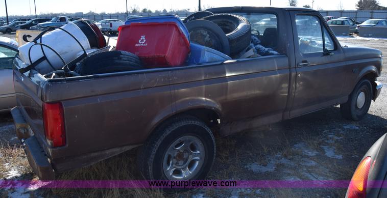 image for item BO9604 1992 Ford F150 pickup truck