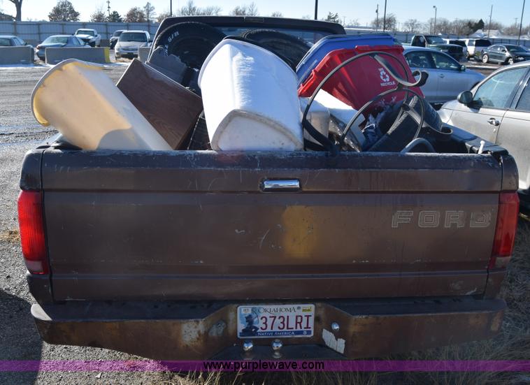 image for item BO9604 1992 Ford F150 pickup truck