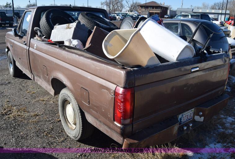 image for item BO9604 1992 Ford F150 pickup truck