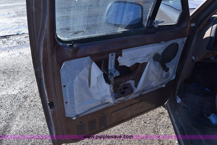 image for item BO9604 1992 Ford F150 pickup truck