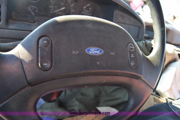 image for item BO9604 1992 Ford F150 pickup truck