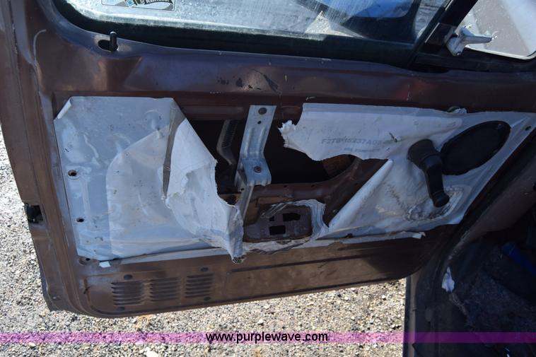 image for item BO9604 1992 Ford F150 pickup truck