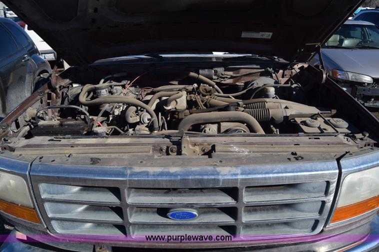 image for item BO9604 1992 Ford F150 pickup truck