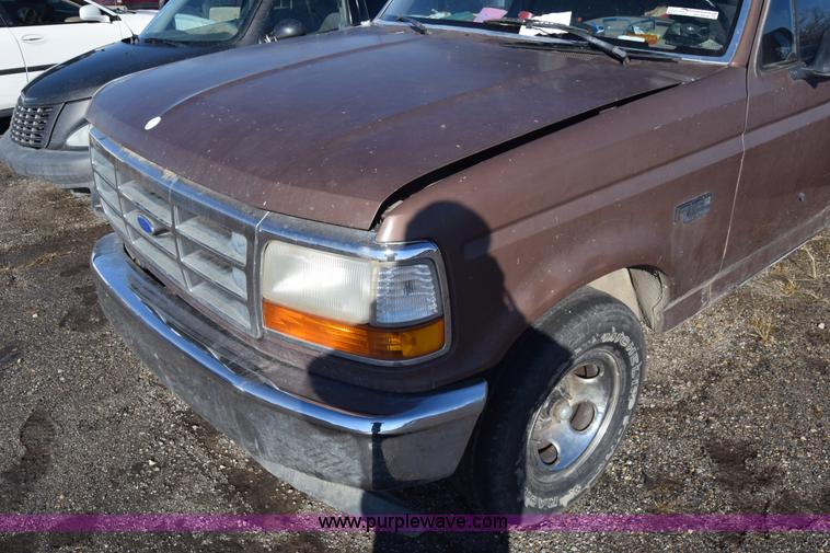 image for item BO9604 1992 Ford F150 pickup truck