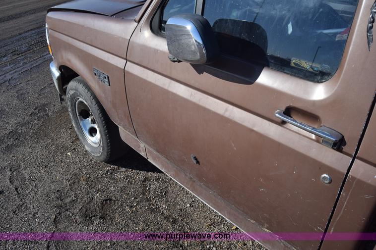 image for item BO9604 1992 Ford F150 pickup truck