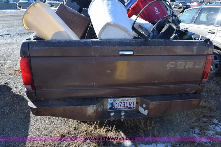 image for item BO9604 1992 Ford F150 pickup truck
