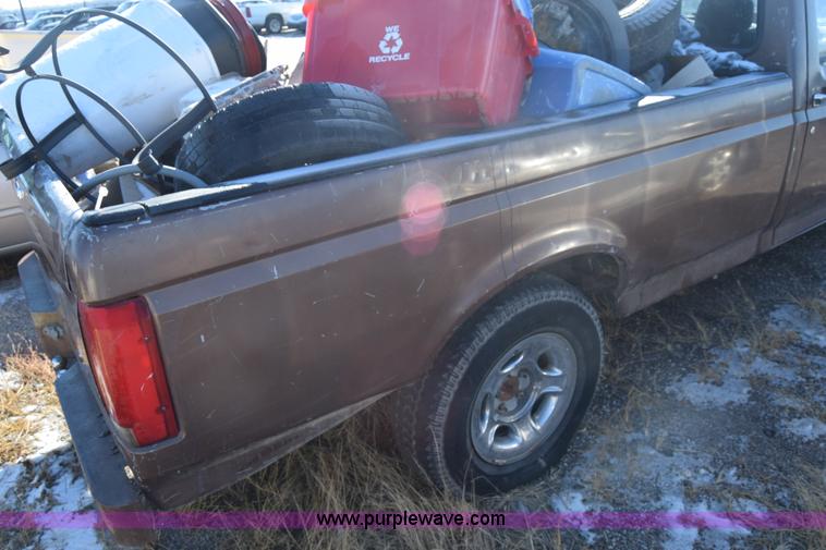 image for item BO9604 1992 Ford F150 pickup truck