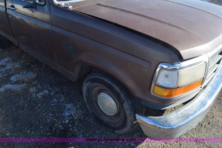 image for item BO9604 1992 Ford F150 pickup truck