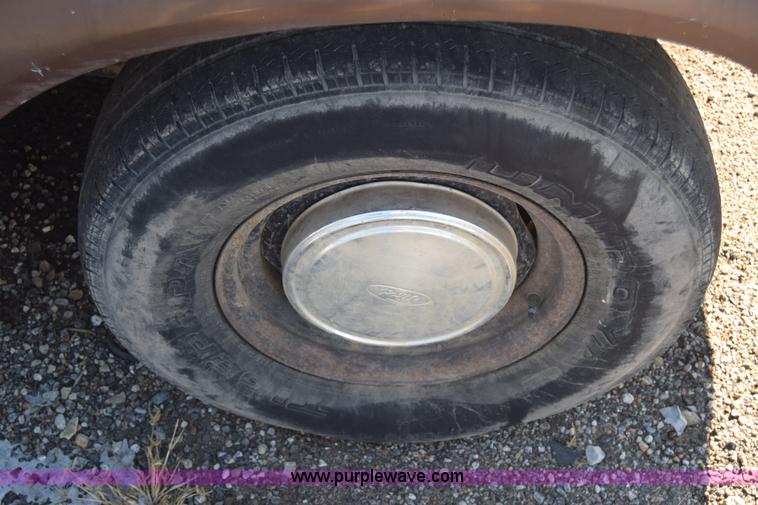 image for item BO9604 1992 Ford F150 pickup truck