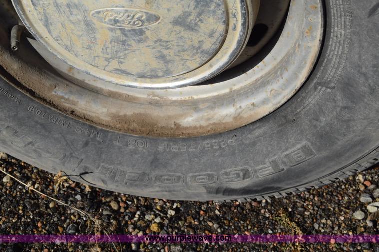 image for item BO9604 1992 Ford F150 pickup truck