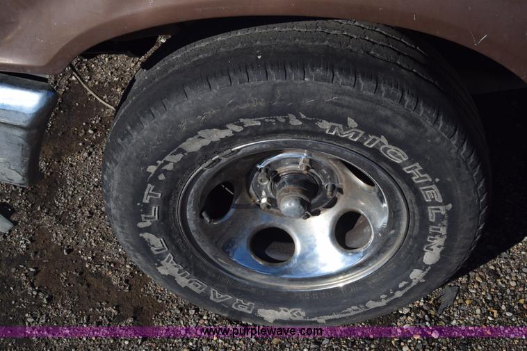 image for item BO9604 1992 Ford F150 pickup truck