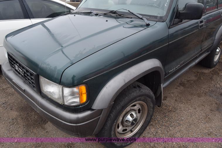 image for item J7077 1996 Isuzu Trooper SUV