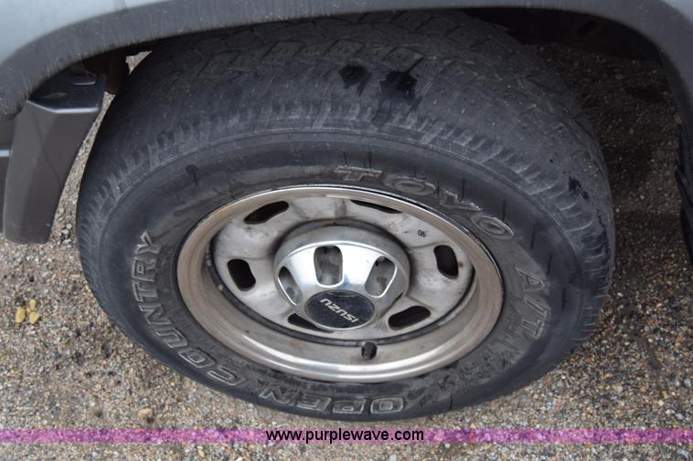 image for item J7077 1996 Isuzu Trooper SUV