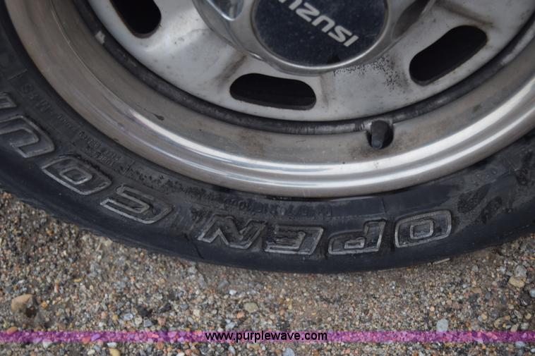 image for item J7077 1996 Isuzu Trooper SUV