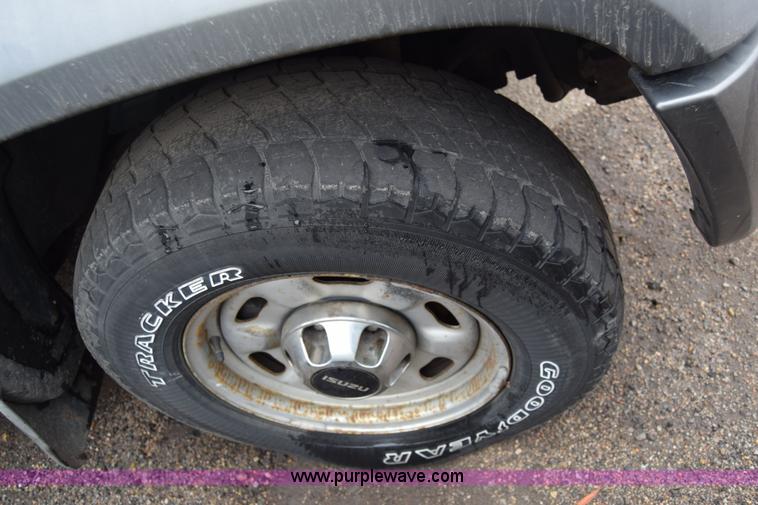 image for item J7077 1996 Isuzu Trooper SUV