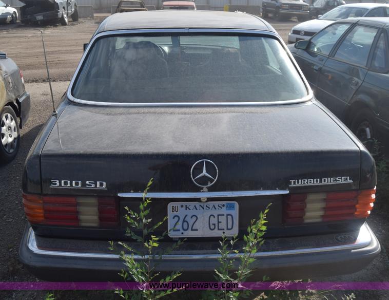 image for item J8010 1982 Mercedes Benz 300 SD