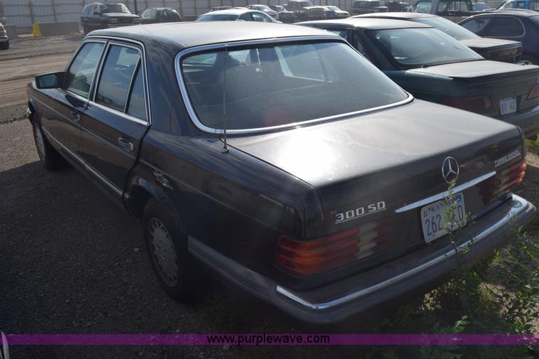 image for item J8010 1982 Mercedes Benz 300 SD